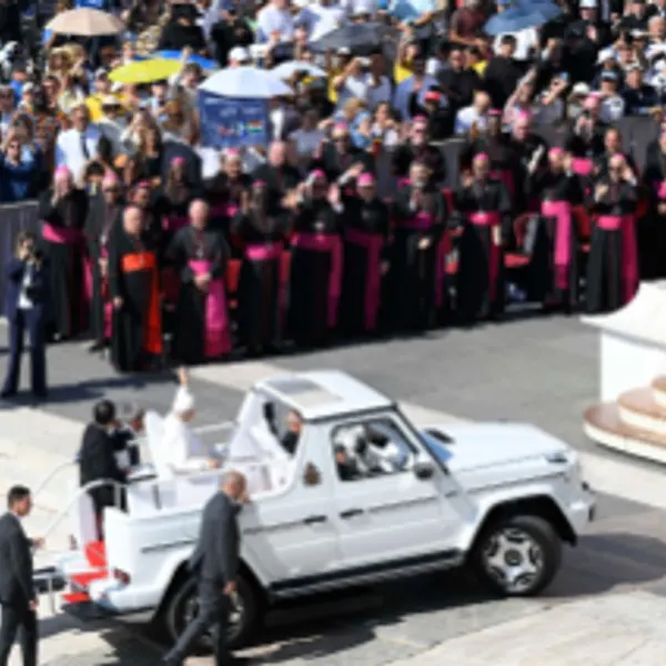 Ciclo de catequesis - Jubileo 2025. Jesucristo, nuestra esperanza. II. La vida de Jesús. Las curaciones. 11. La mujer hemorroísa y la hija de Jairo. «No temas, solo ten fe» (Mc 5,36)